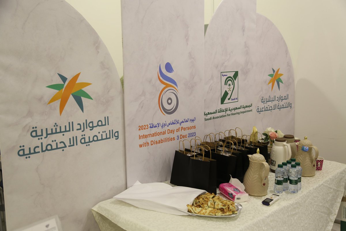 IAUdent's tweet photo. استأنفت كلية #طب_الاسنان حملة #للبسمة_صوت بالتعاون مع الجمعية السعودية للاعاقة السمعية للتوعية حول كيفية العناية بصحة الفم والاسنان والتشخيص المبكر لأمراض الفم والاسنان لضعاف السمع ، وتسهيل طرق التواصل بين المريض وطبيب الاسنان داخل العيادة

كل الشكر والتقدير لجميع المتطوعين على جهودهم المبذولة