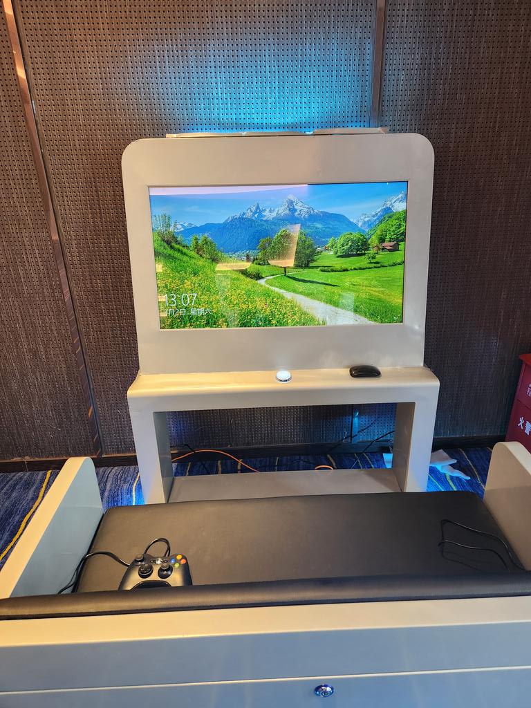 DeepLinkGlobal's tweet photo. The controller cloud game machine based on #DeepLink Protocol technology can play various cloud games in shopping malls and offices https://t.co/b5ZPCiaGQ3
