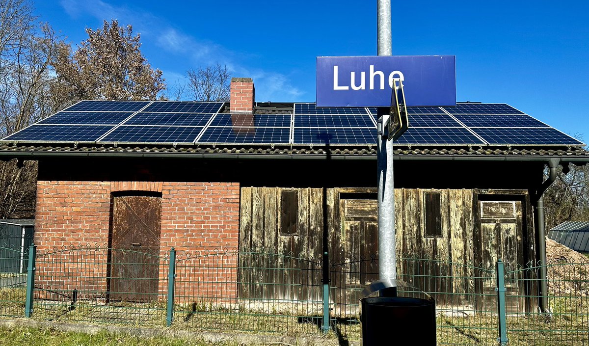 JuergenMistol's tweet photo. Bahnzeit in #Luhe #zugfahrenmachtglücklich #bahnzeit https://t.co/q3EZvQZK5Q
