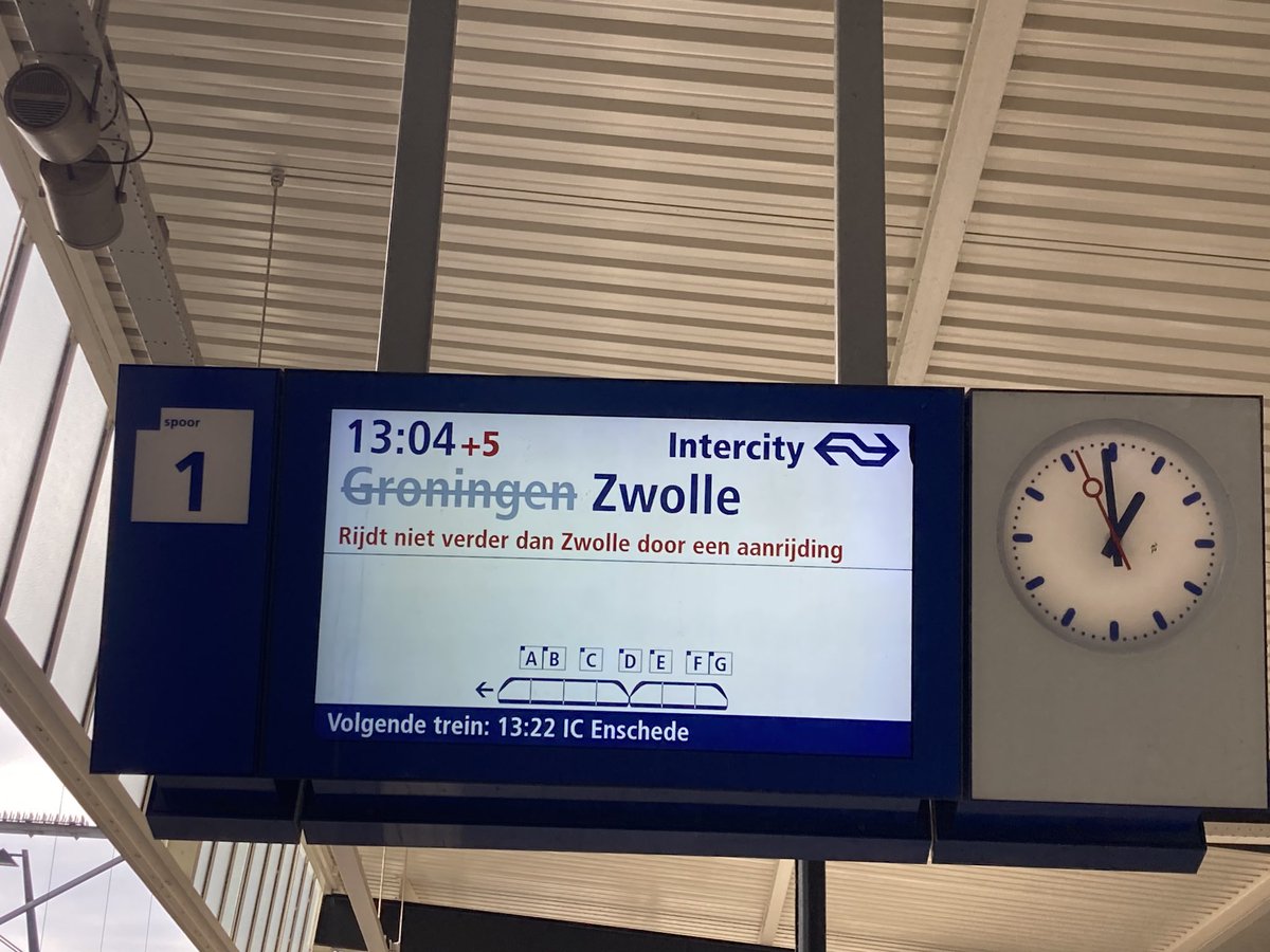 Vandaag een OV dagje ‘wachthokjes testen’. #Heerenveen, #Lelystad en #Zwolle bar koud, maar Amersfoort steekt er bovenuit tot nu toe, met verwarming en met als bonus zelfs stopcontacten! En inmiddels ook weer een rijdende trein gevonden! 🤗