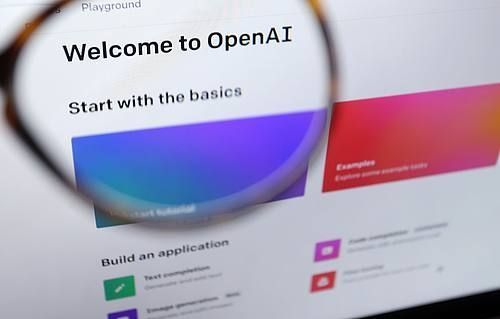 Die #ChatGPT-Entwicklerfirma #OpenAI hat auf eine Klage Elon Musks mit eigenen Vorwürfen gegen den Tech-Milliardär reagiert. 
bit.ly/3IuebZV