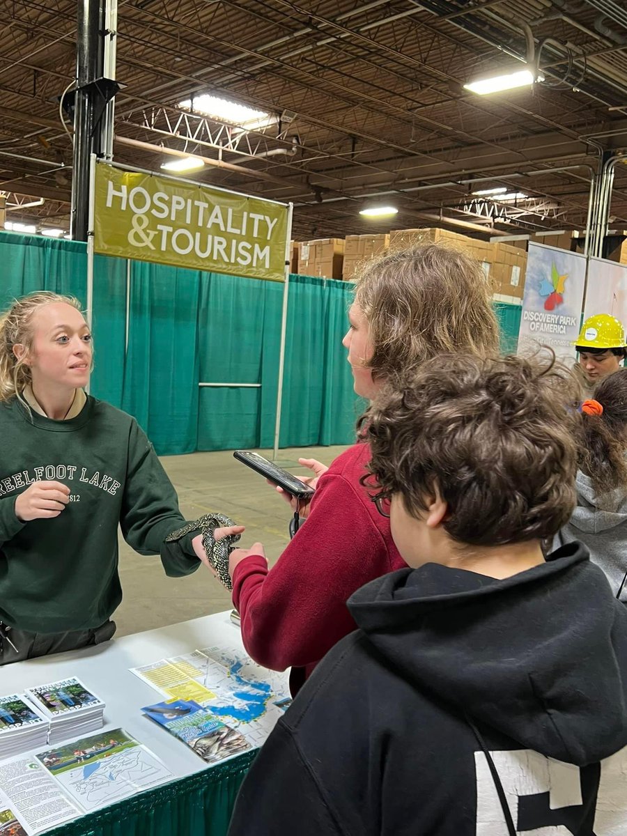 TRMSSTEM's tweet photo. 8th Ss explored 18 different career options at Pathways2Possibilities in Brownsville. We always look forward to this trip! Such a great way for our students to explore their options, spark some interest, and network! @RosenwaldBears @theTSIN #STEMcareers #21stCenturyskills https://t.co/RFYRoPBZUR