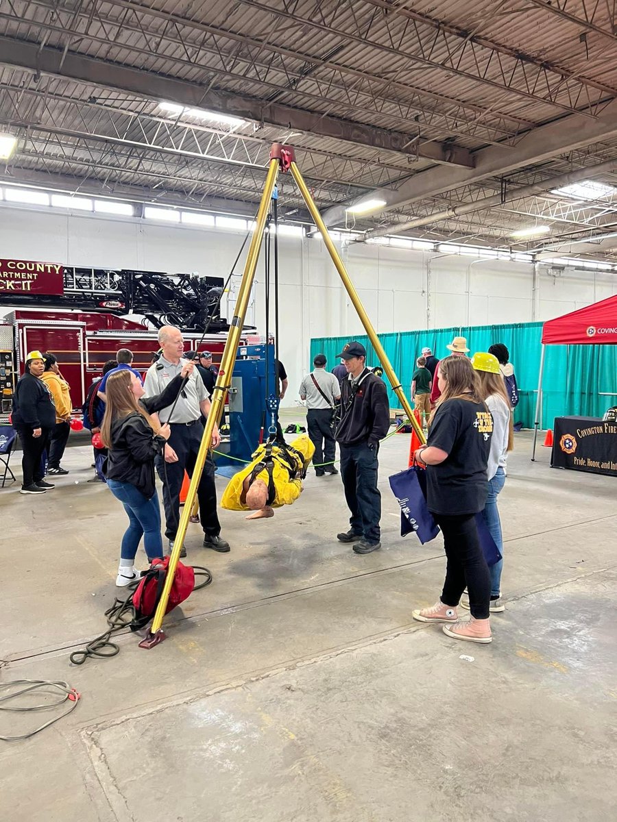 TRMSSTEM's tweet photo. 8th Ss explored 18 different career options at Pathways2Possibilities in Brownsville. We always look forward to this trip! Such a great way for our students to explore their options, spark some interest, and network! @RosenwaldBears @theTSIN #STEMcareers #21stCenturyskills https://t.co/RFYRoPBZUR