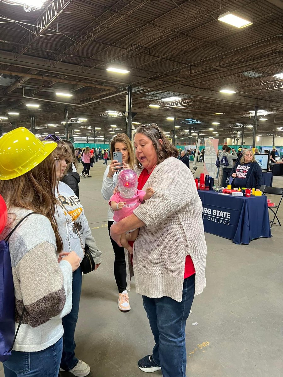 TRMSSTEM's tweet photo. 8th Ss explored 18 different career options at Pathways2Possibilities in Brownsville. We always look forward to this trip! Such a great way for our students to explore their options, spark some interest, and network! @RosenwaldBears @theTSIN #STEMcareers #21stCenturyskills https://t.co/RFYRoPBZUR