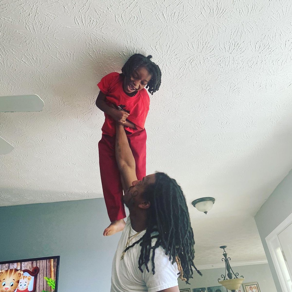 RootsChakra's tweet photo. Nahhh YOU GOT 48 HOURS TO RESPOND!
Lets turn this Dad Off up a notch 😂 https://t.co/aUexOHBQyU