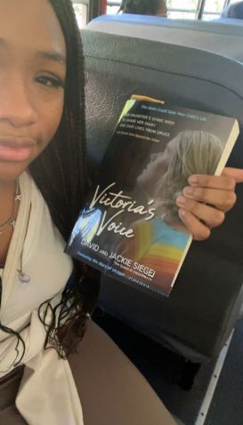 VictoriasVoice_'s tweet image. Discover the power of Victoria&apos;s Voice! 💜This heartfelt testimonial from a school counselor at Cherokee Central School in North Carolina speaks volumes about the impact of our foundation&apos;s work. Let Victoria&apos;s Voice inspire you too. #EndOverdose #FightAddiction