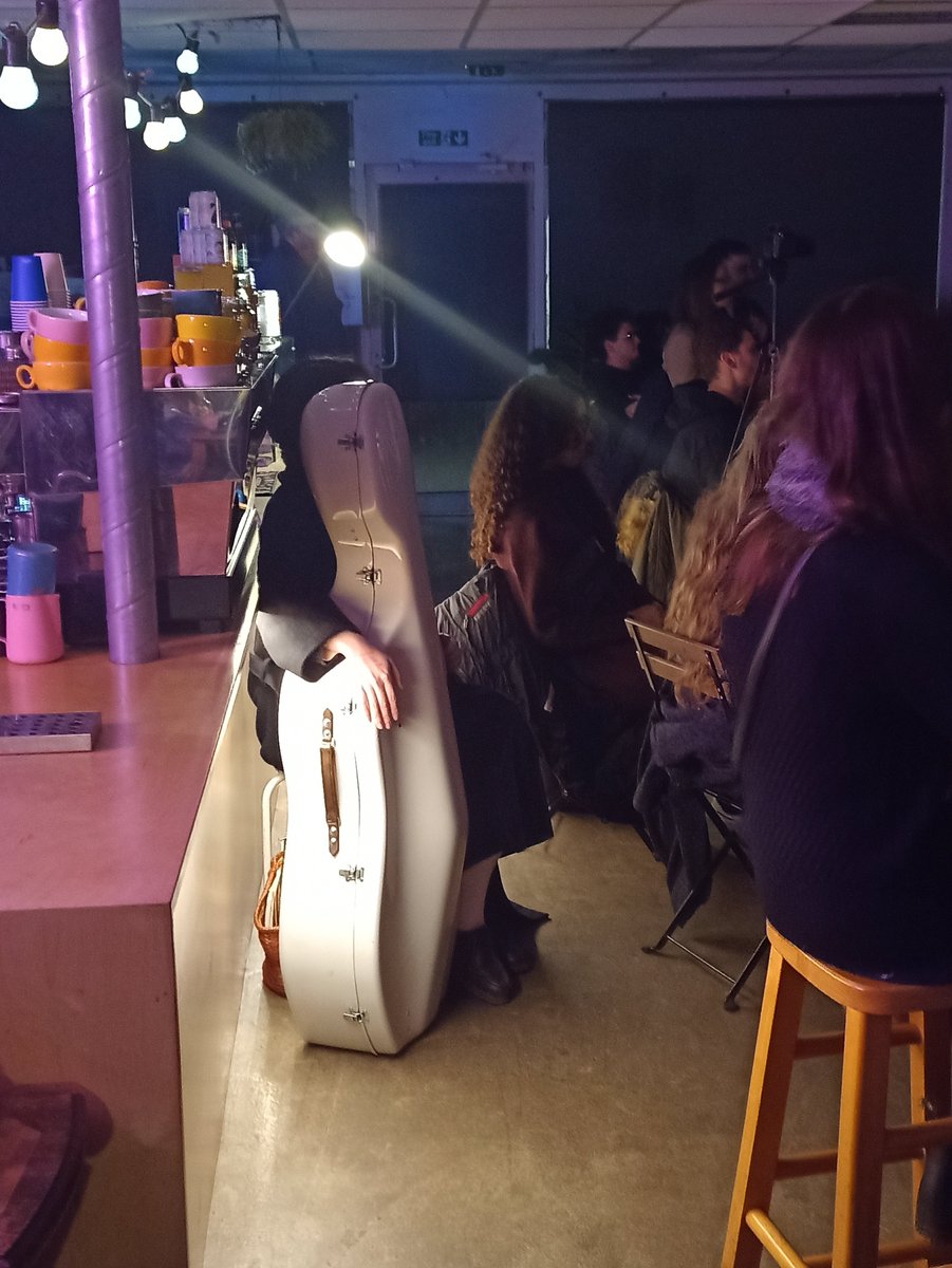 Unusually there are still a few tickets for the comedy show this evening at Common Ground in Oxford. It's a good day to bring your friend (or your double bass) to watch the show ticketsource.co.uk/jerichocomedy