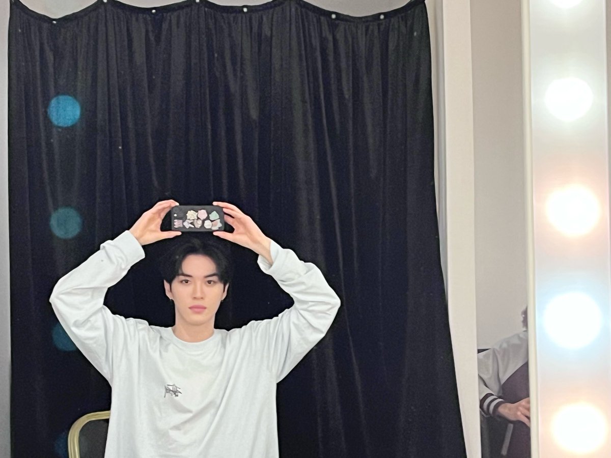 너무웃긴데잘생겨서웃음이계속나옴