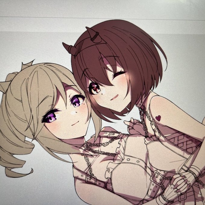 使ってるモニター
1枚めが液タブ 