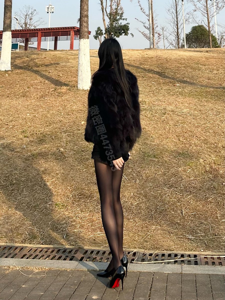 腿被晒黑啦 https://t.co/oMx7zWBnXI