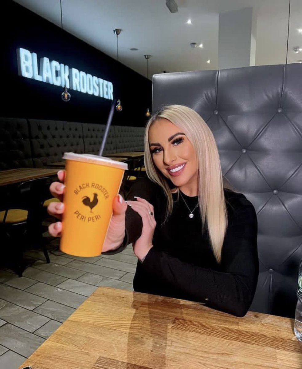 Cheers to the weekend, what's your go-to order? 🙌 📷 staceymacleodx
