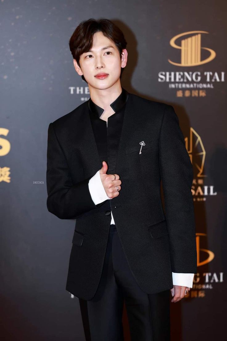 Damar melirik ke arah Orin, “Terima kasih banyak juga buat Orin yang mau menerima tawaran gua buat ngect bareng. Kita berbagi tanggung jawab bersama, saling back up dan saling mendukung satu sama lain. We did it, Orin! Kita berhasil jalanin Tion sampe akhir!” ujarnya penuh haru.