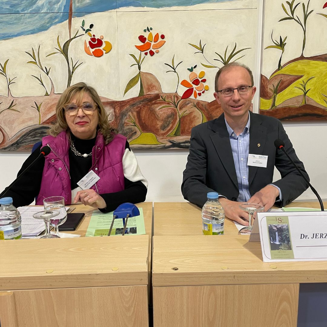 🎙️Ayer, arrancó el XIII Curso de la Cátedra Josefa Segovia: 'Beber en las fuentes: Los primeros cristianos' con la presentación de su directora, Carmen Azaústre, y el Dr. Jerzy Nawojowski <a href="/jurekocd/">Jerzy Nawojowski OCD</a>. #ITespaña #CátedraJosefaSegovia