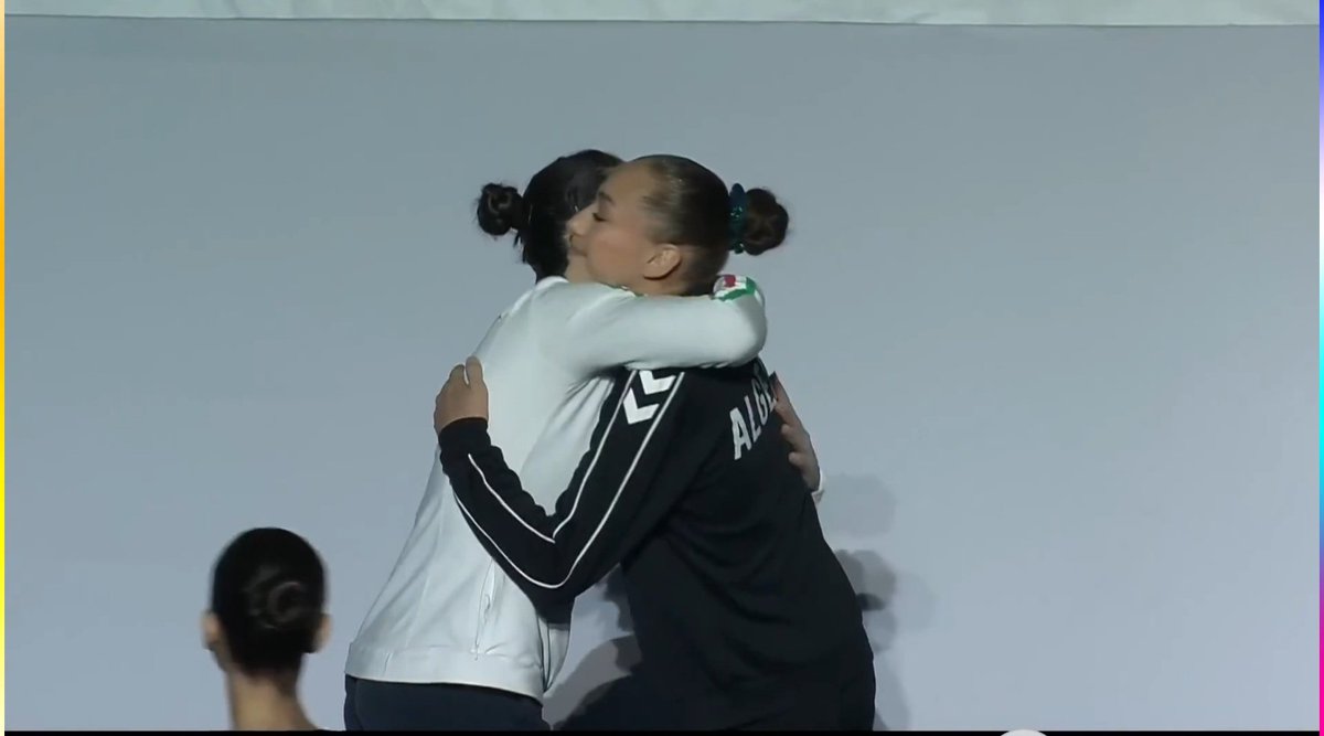 Trop fière de toi ma chérie <a href="/Kaylianemour/">kaylia nemour</a> 🥰 tu remportes cette finale barres avec brio 🤩et bravo <a href="/samiraitsaid4/">samir ait said</a> pour cette belle médaille d'or et surtout ce bel esprit sportif 🥰