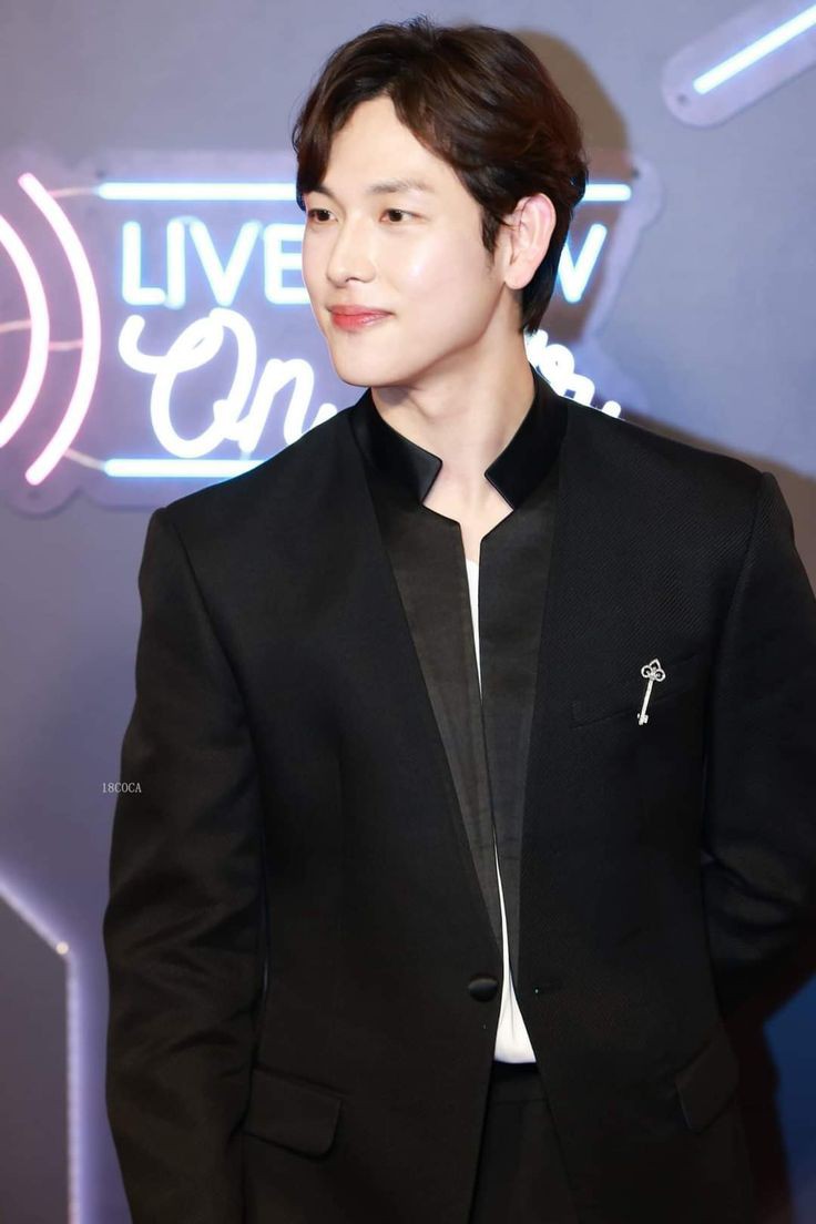 Damar menatap seseorang yang duduk di sana dengan senyum sumringah “Terima kasih juga buat pacarku yang selalu memberikan dukungannya dan rela waktu pacarannya terbagi. Semoga meninggalkan kesan yang menyenangkan ya disetir sama aku di sini?” ucapnya terkekeh pelan.