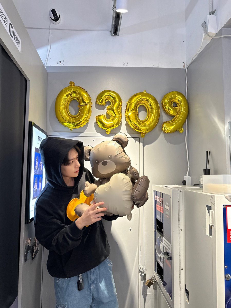 오늘 제 생일 축하해 주셔서 너무너무 감사드립니다💞💞💞 오랜만에 봐서 좋았고 감동 많이 했어요! 
앞으로 더 열심히 할 테니 더 예쁘게 봐주세용🫶

#스티브의_스물두번째_스토리
#스티브 #STEVE