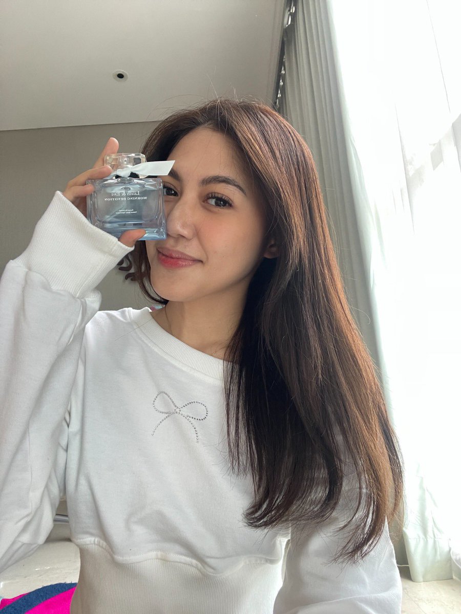 ohmyshaaz's tweet photo. this is how i smell like today! kalian hari ini wanginya gimana?🤍 https://t.co/eGCIxuf5HI