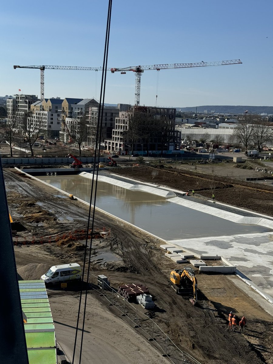 Point sur le chantier du Canal du Quartier Flaubert:
➡️Nombreuses plantations d'arbres
➡️Remplissage du bassin en cours
➡️Aménagement des abords du canal
➡️On notera aussi l'avancement sur le gigantesque chantier de Gaia

📸 <a href="/romainbance/">Romain Bance</a>