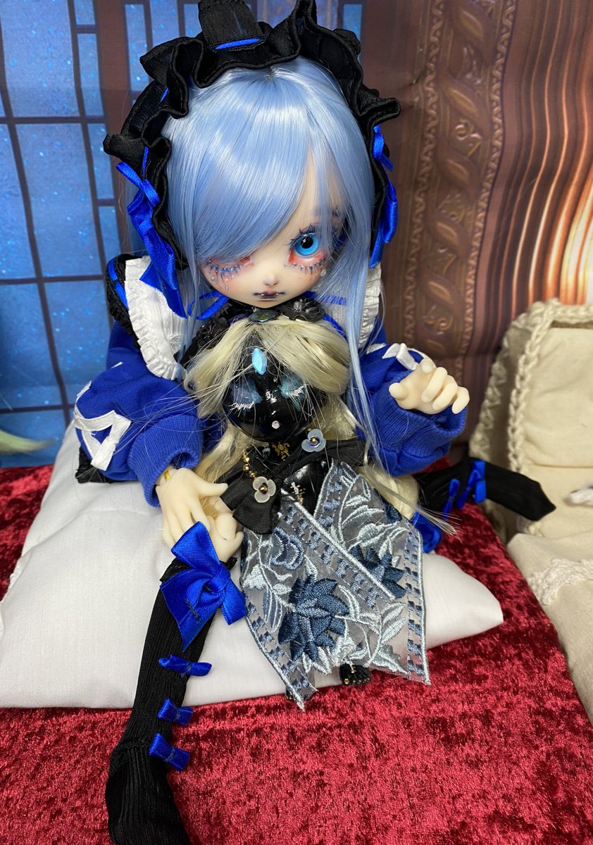 Arisu_19gou's tweet photo. endo@様の1/4ボディを新入りちゃんにあげました🐟ごろ寝ポーズから卑屈な首引っこみポーズまでなんでも出来ちゃう素晴らしいボディ……！手足ふくらはぎ胸から指先全部すごいです！すごいよこれ〜〜！
(友情出演:闇の呼び声・ノトーリアス・樺地［友人作］)
 #ドルチキっ子
 #endoll https://t.co/nDS8Wd0G23