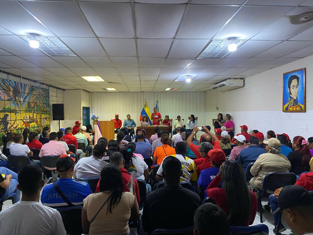 Galindez_vzla's tweet photo. Las revolucionarias y revolucionarios estamos unidos construyendo las transformaciones de Venezuela // Sostuvimos tremenda reunión ampliada de trabajo con el PSUV y JPSUV del estado #DeltaAmacuro. ¡Vamos Pa’lante! 

 #PatriaAmadaVenezuela

@NicolasMaduro https://t.co/4MmwfpS9UY