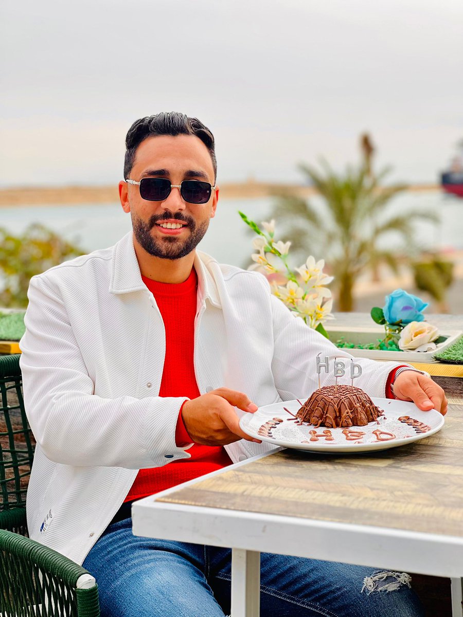 EslamHamed099's tweet photo. 25 🎂🧡 https://t.co/WEGi8w1AEa