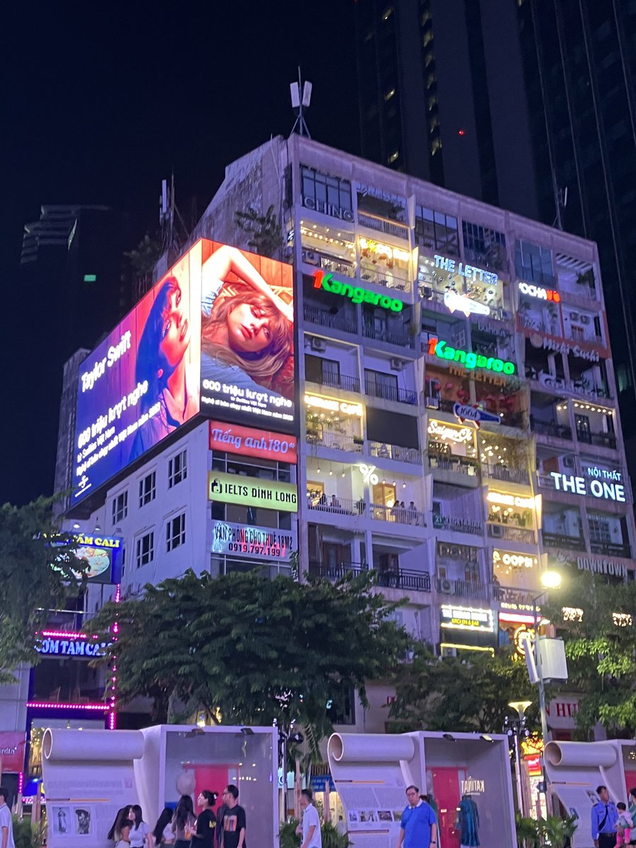 0713_swifty's tweet photo. Taylor Swift in Vietnam🇻🇳 https://t.co/fQ5uJzIsW4