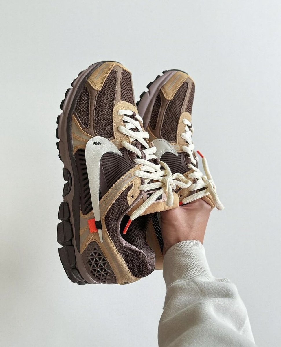 DayDreamKicks's tweet photo. Chocolate Vomero🤎 https://t.co/7RzUW0g8ve