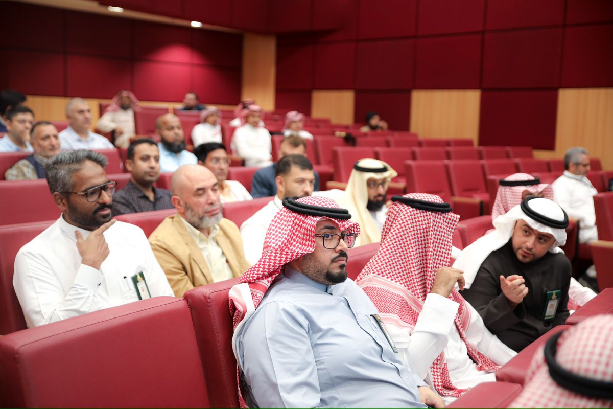 KFMRC_KAU's tweet photo. أقام مركز الملك فهد للبحوث الطبية حفل تكريم للمنسوبين والوحدات تحت مسمى التميز والوفاء لعام 2023م وذلك برعاية سعادة مدير المركز أ.د. أنور هاشم ويأتي هذا التكريم لقاء جهودهم خلال العام المنصرم وتم تكريم التالي: https://t.co/WPhO2yX8Gk