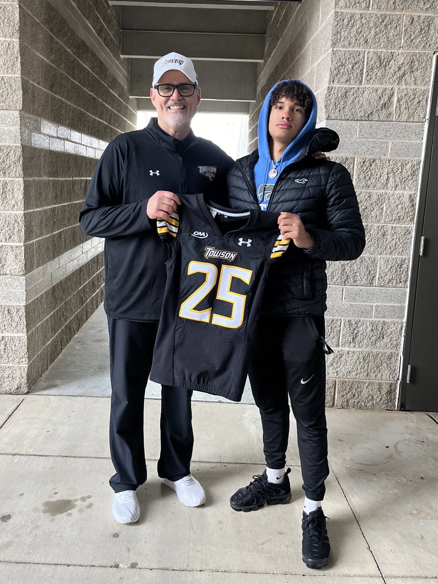 Had a great time at #Towson today. Thank you <a href="/CoachKolt/">Alex Kolt</a> for the invite. Thank you for having me <a href="/CoachMWalker/">Marcus Walker</a> <a href="/PeteShinnick/">Pete Shinnick</a> #ARETE