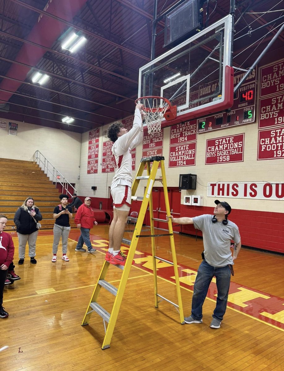 FortHill_BB's tweet photo. ✂️ Cutting down the nets ✂️ https://t.co/vrCGU8d0Hw