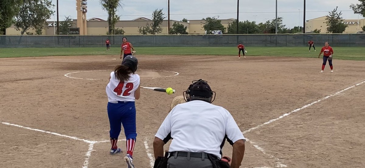 I could never understand how it’s so close to the back of my bat. JUST MISSED!!😂🥎❤️