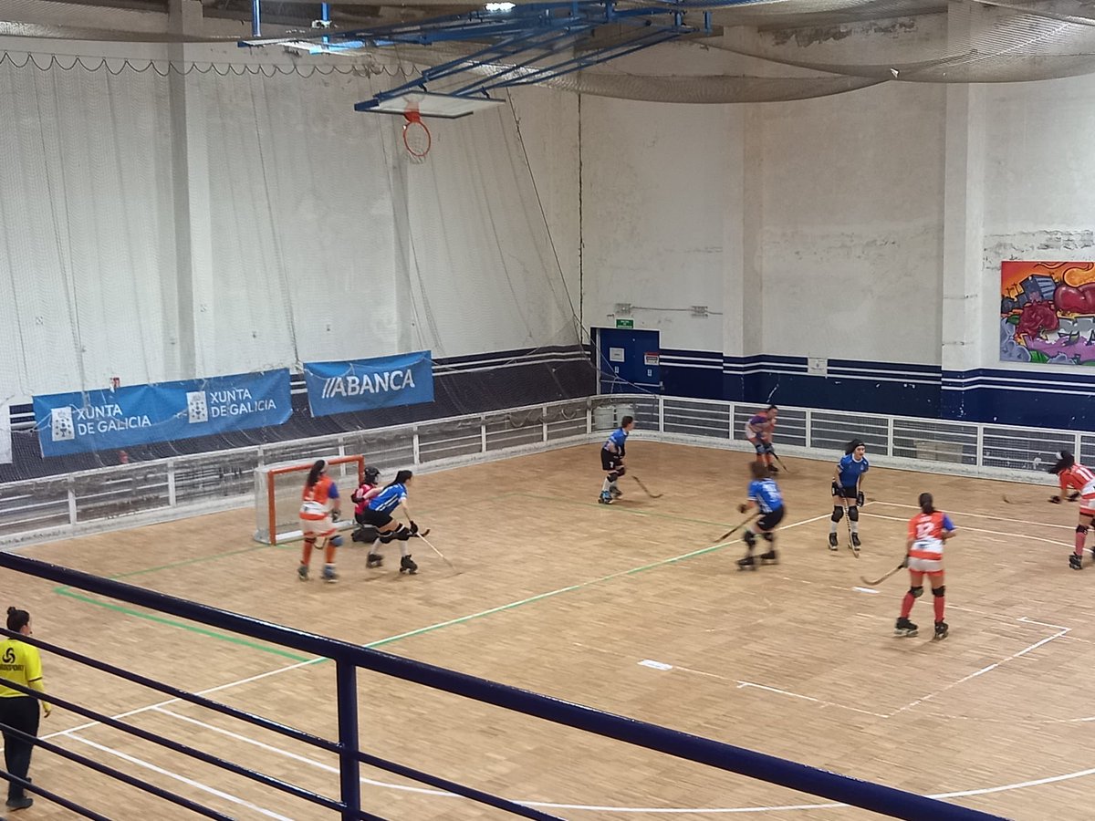 🏑 Tarde de partido de hockey da Ok Liga Prata feminina entre @HockeyCRaxoi e @udcrocha_hockey como homenaxe ao subcampeonato da Copa Princesa 2024