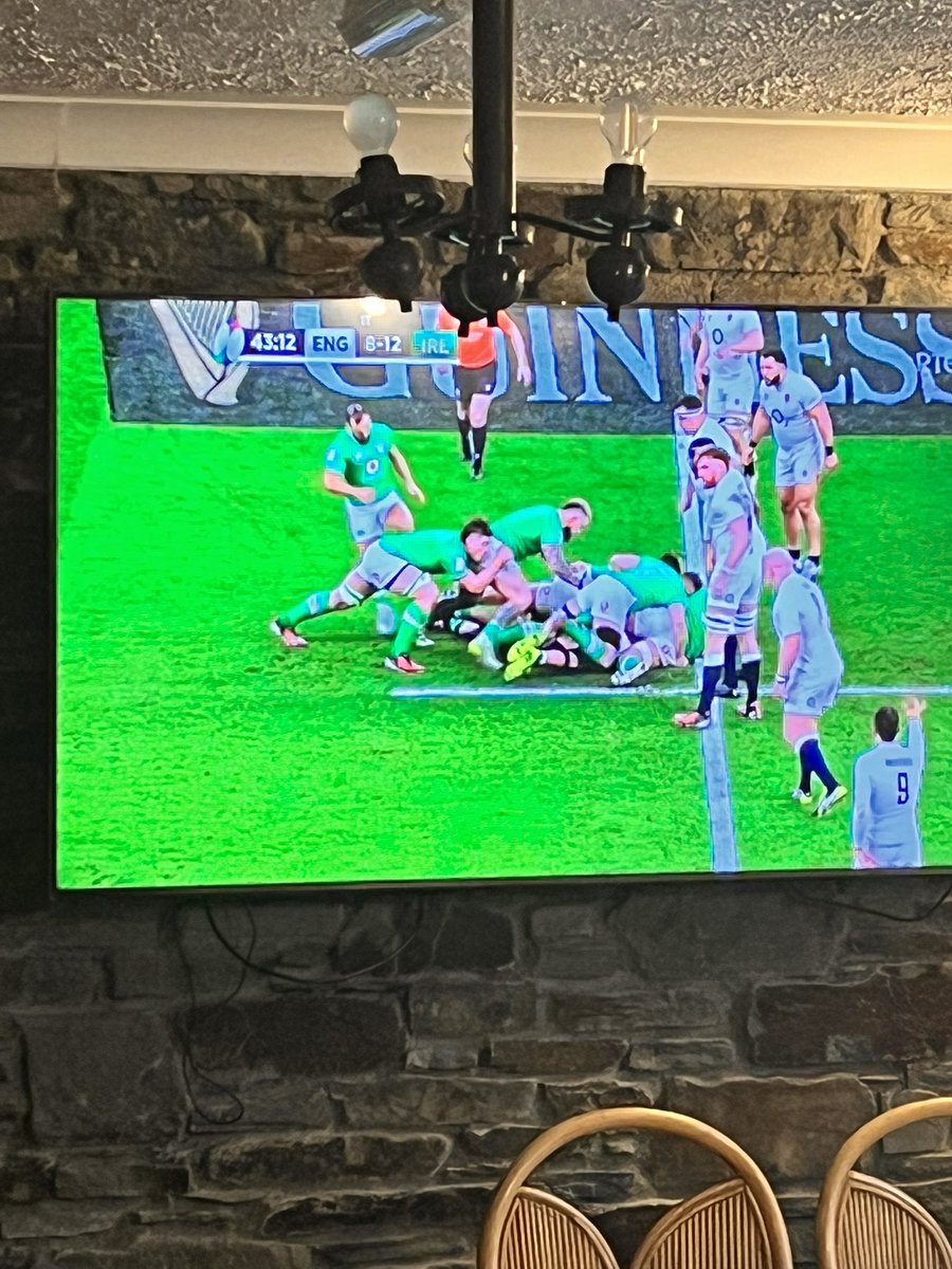 lisa_g_dub's tweet image. on whiddy island after giving a talk to postgrads on oil &amp;amp; architecture - the publican is Tadhg Furlong’s uncle so we’re having a tense #IRLvENG…