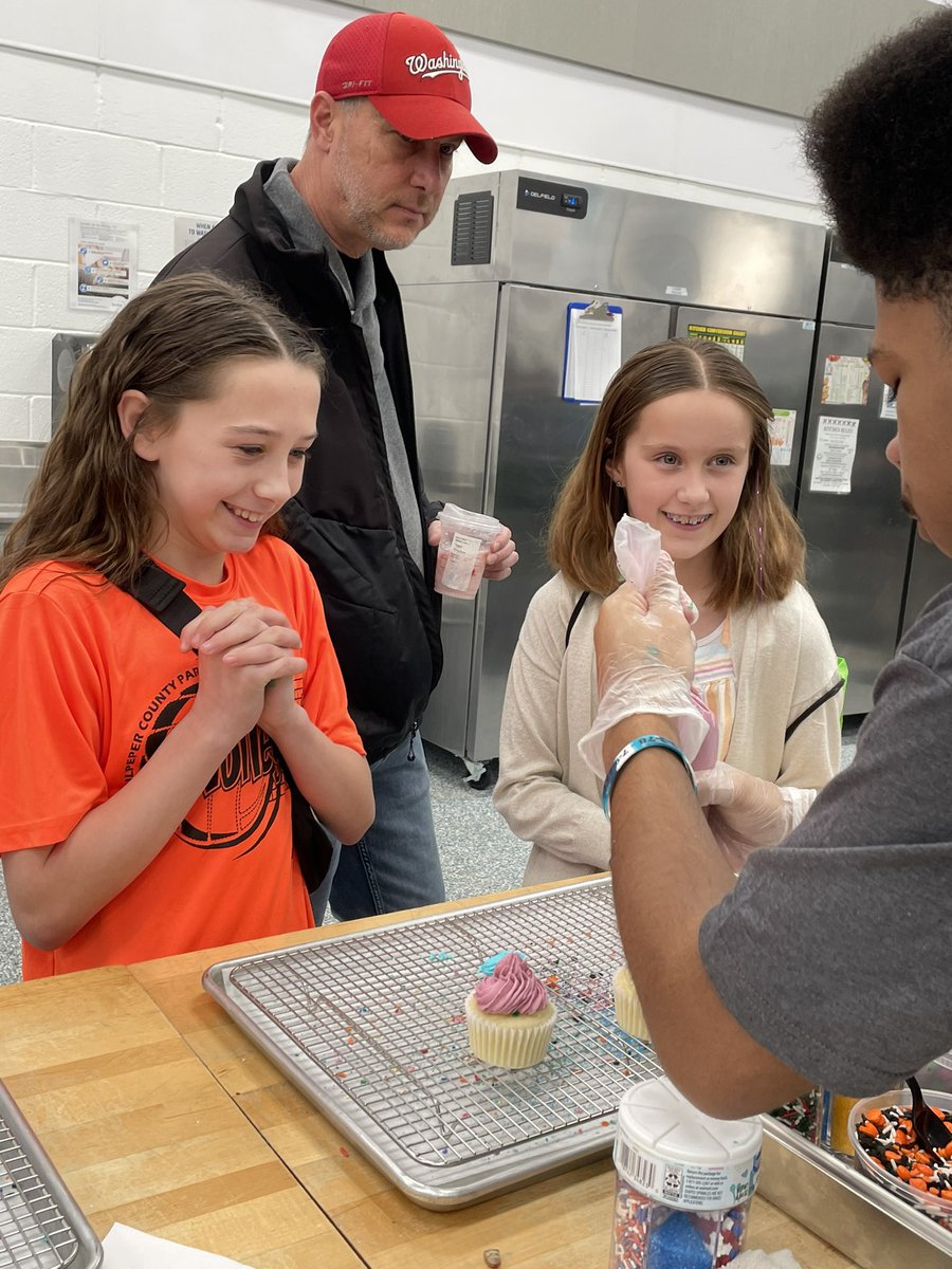 It’s all smiles at Cupcake Decorating!  
#culpepermakers24