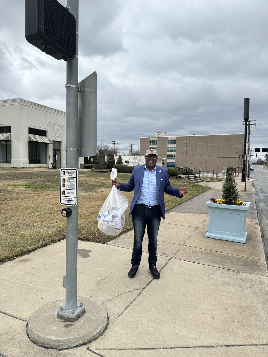 FrankScottJr's tweet photo. Point of the story, when we see trash in our City, letβs do our best to clean it up. Yes, I know I look disheveled. π€£π«‘ #KeepLRBeautiful #KeepARBeautiful https://t.co/e9cG5FCnjY