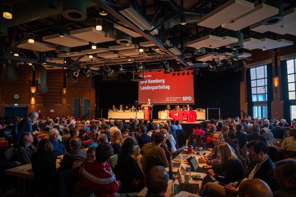 TschenPe's tweet photo. Die @spdhh hat sich heute auf die Bezirks- und Europawahlen im Juni vorbereitet. Vielen Dank an den SPÖ-Vorsitzenden @AndiBabler und Stephan Weil für den Besuch und ihre Reden zur sozialdemokratischen Politik in Deutschland und Europa. https://t.co/dvg0kmmic7