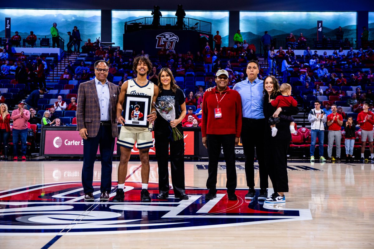 LibertyMBB's tweet photo. Thank You Seniors ��️ https://t.co/gwDrIOJbBE