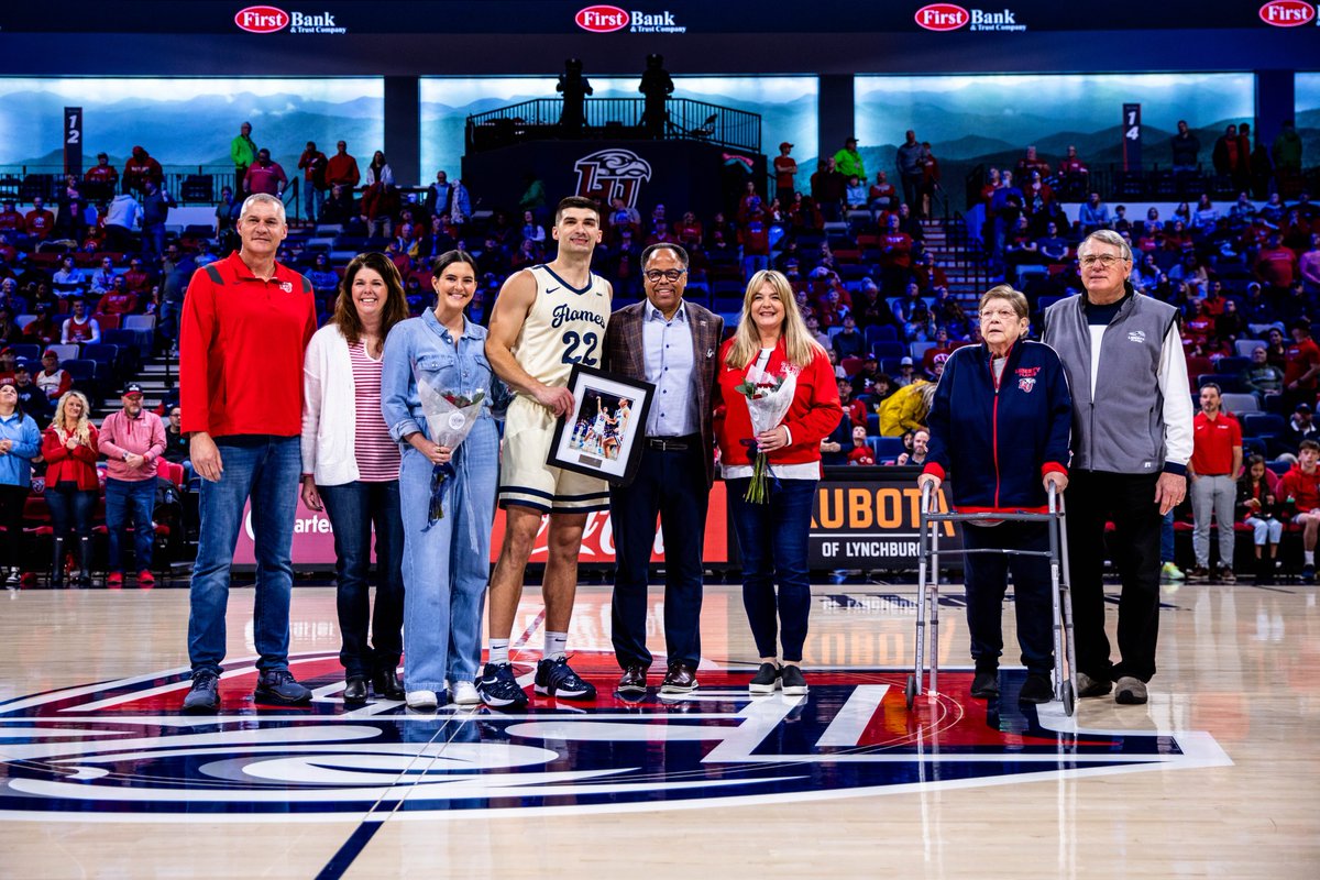LibertyMBB's tweet photo. Thank You Seniors ��️ https://t.co/gwDrIOJbBE