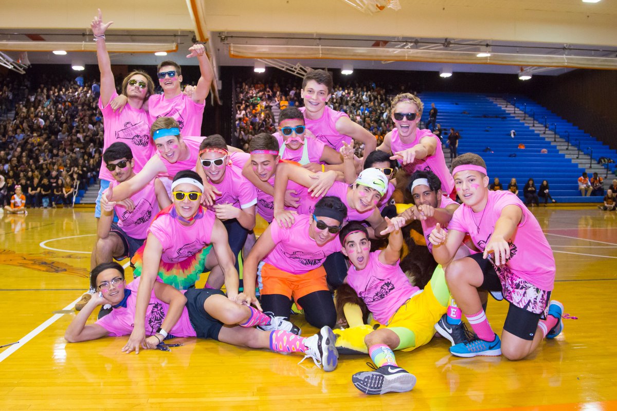 I’m posting a retrospective collection of images from my years at Hayfield, beginning in 2002. I have just posted the eleventh gallery, for 2015-2016. There are many images, so I chose to be inclusive instead of posting only the images to my taste.  hayfieldpictures.com/Looking-Back/2…