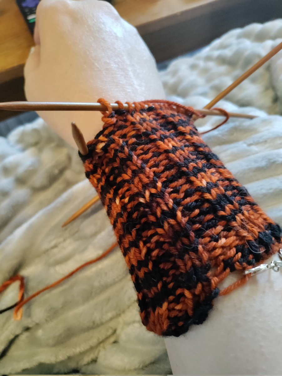 Cuff!

Pattern: Skully Fingerless Mitts by Nadine Borovicka
Yarn: All Hallows from @threadsbymegannicole 

#Wip #Diy #Knitting #KnittersOfInstagram #YarnBending #YarnArtist #StitchCraft