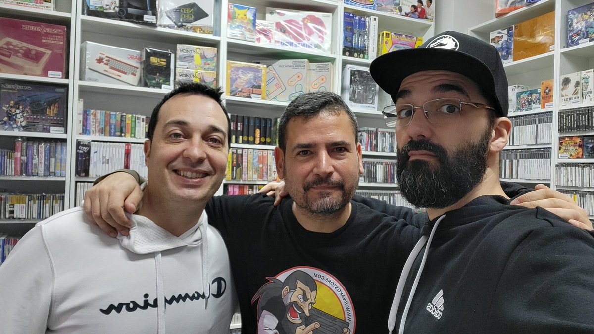 16BitsEra's tweet photo. Segundo día en Barcelona repleto de anécdotas, buenas tiendas, gente y muchas sorpresas. La ciudad está preparadísima para la nueva edición de #Retrobarcelona, hemos visto tiendas con muchisimo material, y cosas a buen precio, y locuras que os van a dejar rotos en videos futuros! https://t.co/fyR9YdySCj