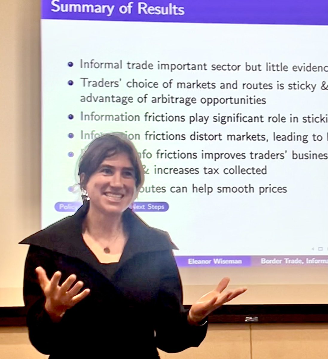 StanfordKingCtr's tweet photo. 🥑🥭How does informal trade by street vendors, and digital connectivity, impact market prices and taxes on the Kenya-Uganda border?

@EleanorWiseman kicks off #globaldevelopment workshops at #PacDev2024 conference with her data on 1,100 Kenyan vendors.

@StanfordKingCtr @CEGA_UC https://t.co/e3cr5FwfVp