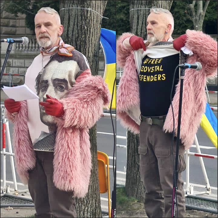 wilde_frank's tweet image. Berlin’s demonstration today in front of the ruZZian embassy. #FreeAzovstalDefenders 🙏🇺🇦🙏 Slava Ukraini 💪💙💛💪