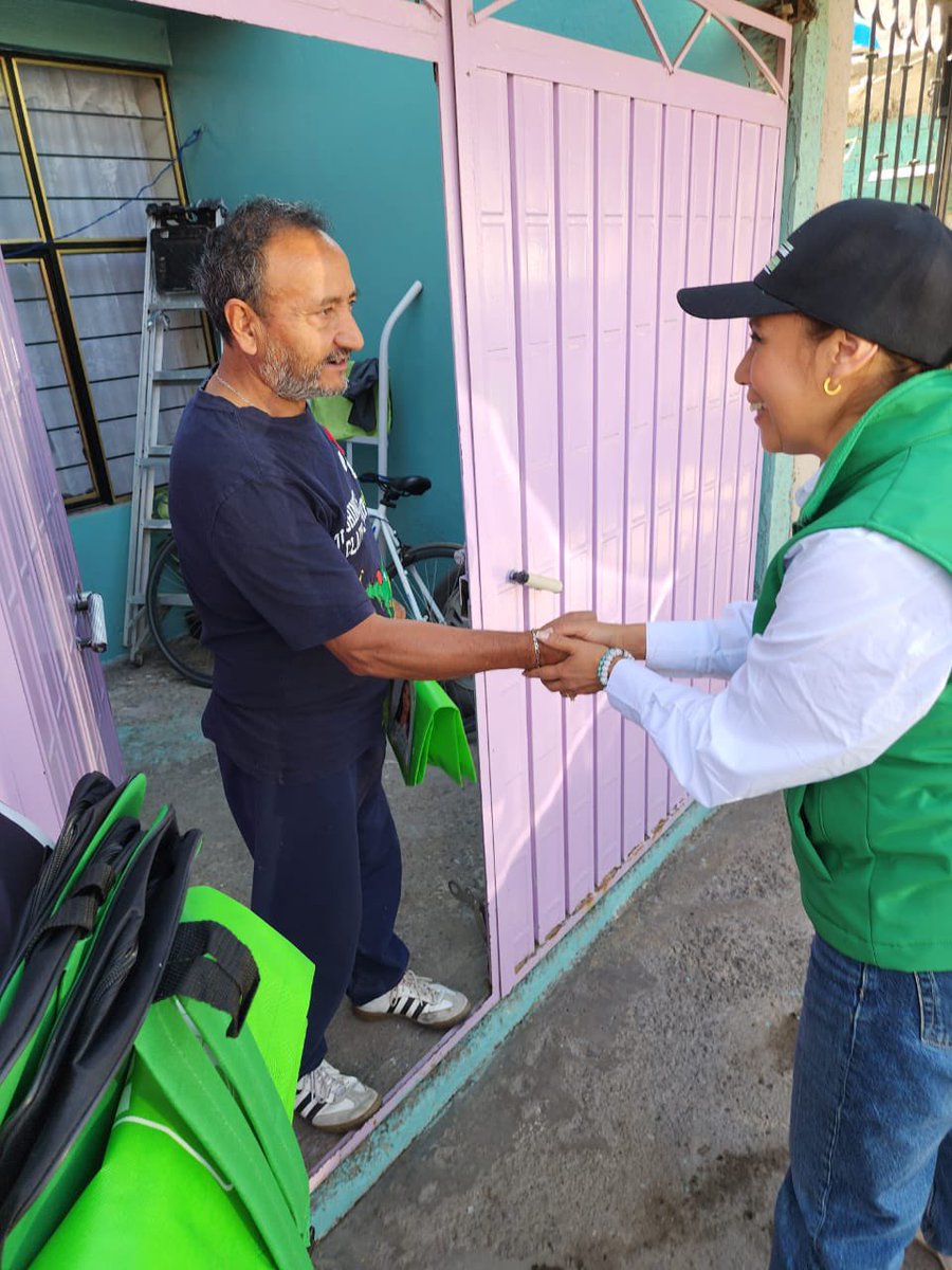 IvonneMacielF's tweet photo. Amo conectar con ustedes y compartir mis propuestas. Gracias por escuchar. Seguimos buscando soluciones para una mejor comunidad, gracias Ecatepec 💚 Trabajemos juntos de la mano. #MujeresQuePiensanEnGrande #gratitud #FuerzaVerde #ConIvonneVa https://t.co/xXr3oIymMz