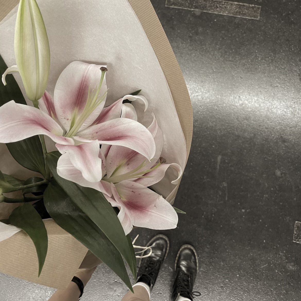 ⠀⠀⠀ ⠀⠀⠀ romane de vitray, elle était belle.
⠀⠀⠀ ⠀⠀⠀ belle comme le son des oiseaux,
⠀⠀⠀ ⠀⠀⠀ un beau matin d’été. elle le savait.