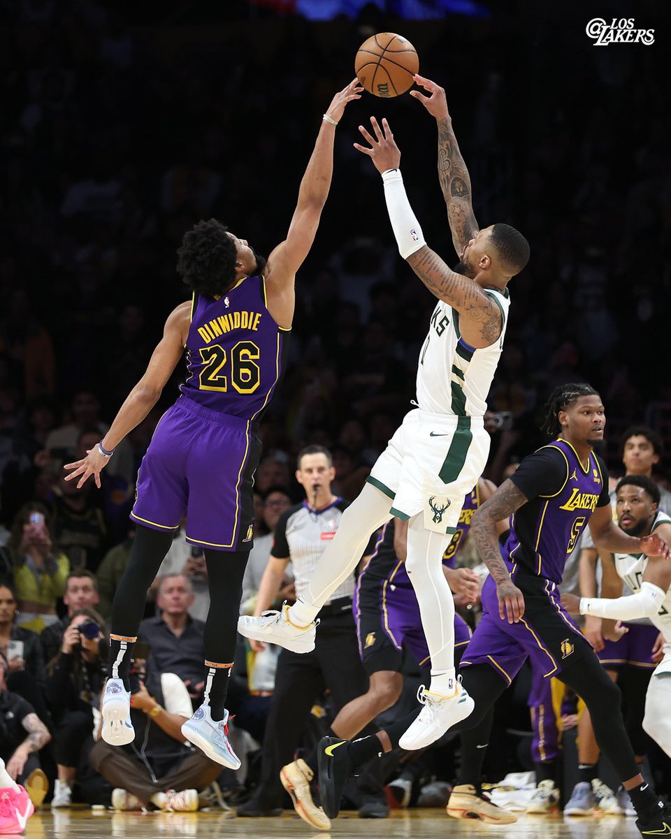 LosLakers's tweet photo. “Que le hagan un monumento a Dinwiddie” 🗣️ https://t.co/QRU6w5eEhj