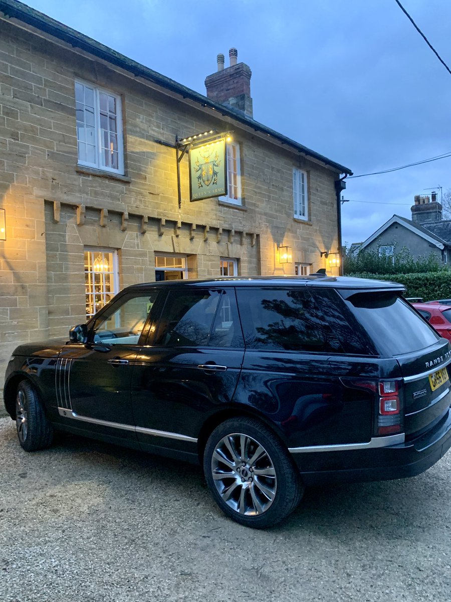 _AndyGrover's tweet photo. Wafted down to Somerset this afternoon in the new beastie - very impressed with the mileage at 41.9 mpg !!
On a bit of a West Country road trip, off to Cornwall tomorrow.
#RangeRover #L405 https://t.co/JQL656GNBL