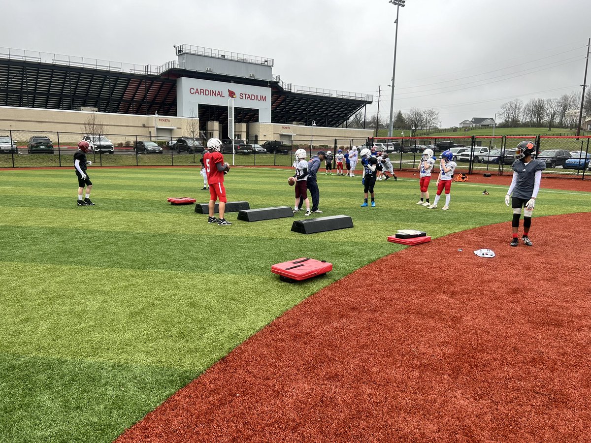 CoachBarnesGMS's tweet photo. Morning practice complete. Lunch and back at it at 1:30. #Region3 #6grade @GarrardFootball @GarrardMiddle @OfficialKYMSFA @AlPopsFootball https://t.co/vnpRHAIQ9m