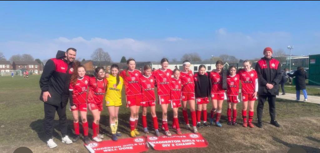 Chaddyfcjnrs's tweet photo. What an absolute wonderful site our U12 North Manchester girls league Div 2 champions a great achievement by everyone involved a first for the club having a girls team becoming league winners @JCocking7 #UptheChad https://t.co/aguKNAHTHq