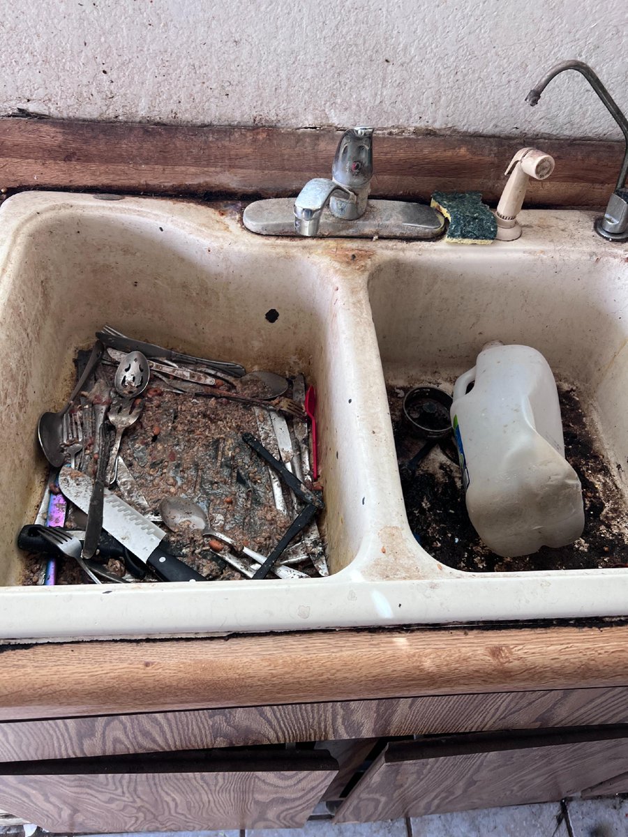 Has anyone seen a sink like this before?

Call 🇺🇸602-900-1608🇺🇸

#clutter #shorttermrental #junkremoval #chandleraz #scottsdaleaz #paradisevalleyaz #phxrealtor #phoenixaz #mesaarizona #tempearizona #queencreekarizona #gilbertarizona #suncirtyarizona #suprisearizona #cavecr...